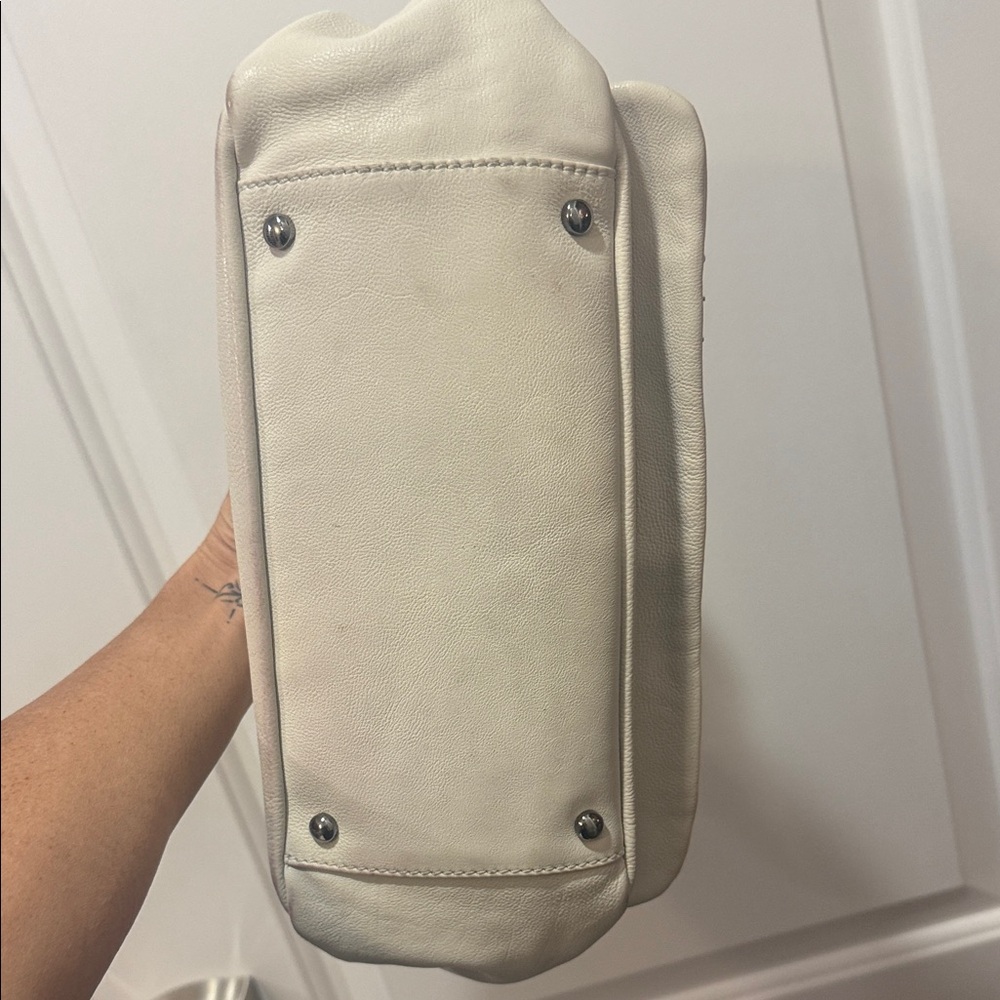 Chanel White Quilted Accordian Shoulder Bag - Picture 6 of 8